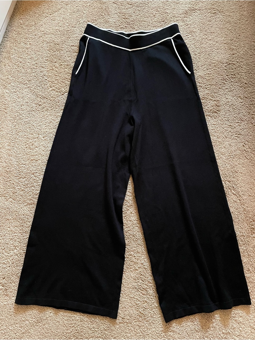 Adrianna Papell Black Wide-Leg Pants with White Piping